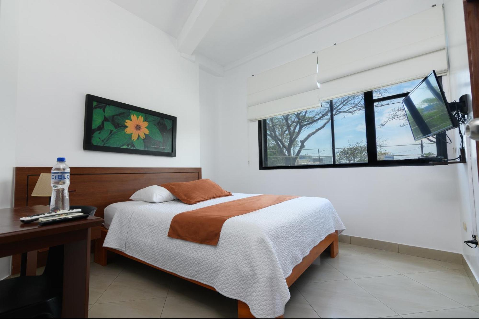 Hotel Castell - Cerca Del Aeropuerto جواياكيل المظهر الخارجي الصورة