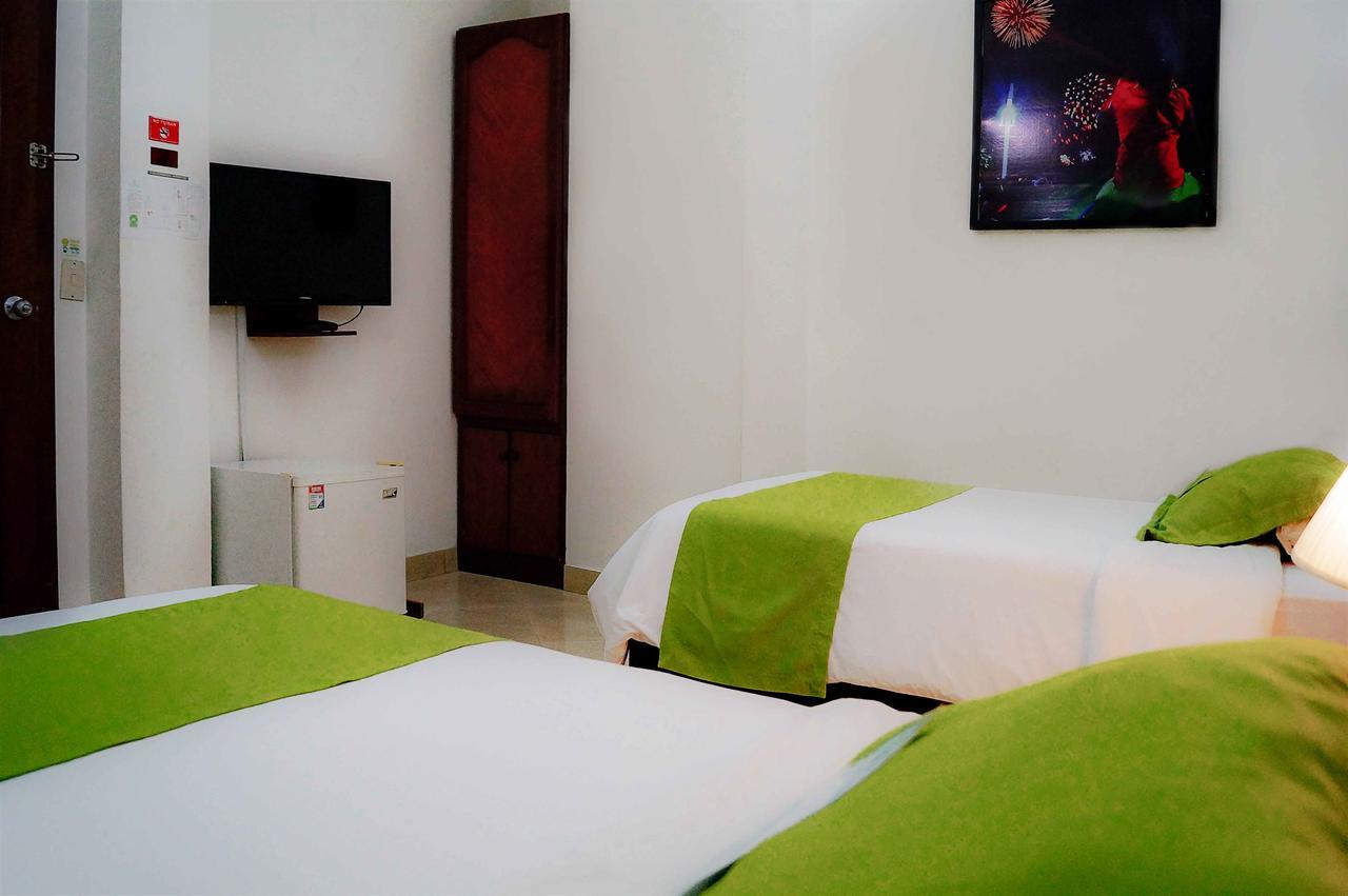 Hotel Castell - Cerca Del Aeropuerto جواياكيل المظهر الخارجي الصورة