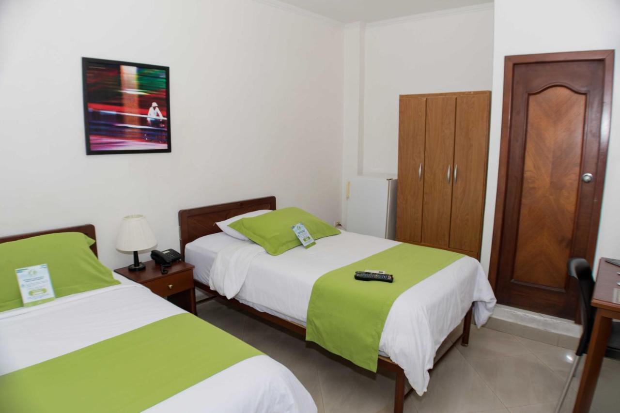 Hotel Castell - Cerca Del Aeropuerto جواياكيل المظهر الخارجي الصورة