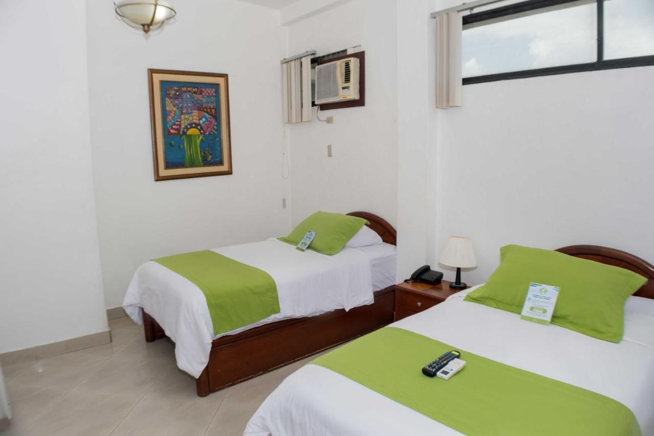 Hotel Castell - Cerca Del Aeropuerto جواياكيل المظهر الخارجي الصورة
