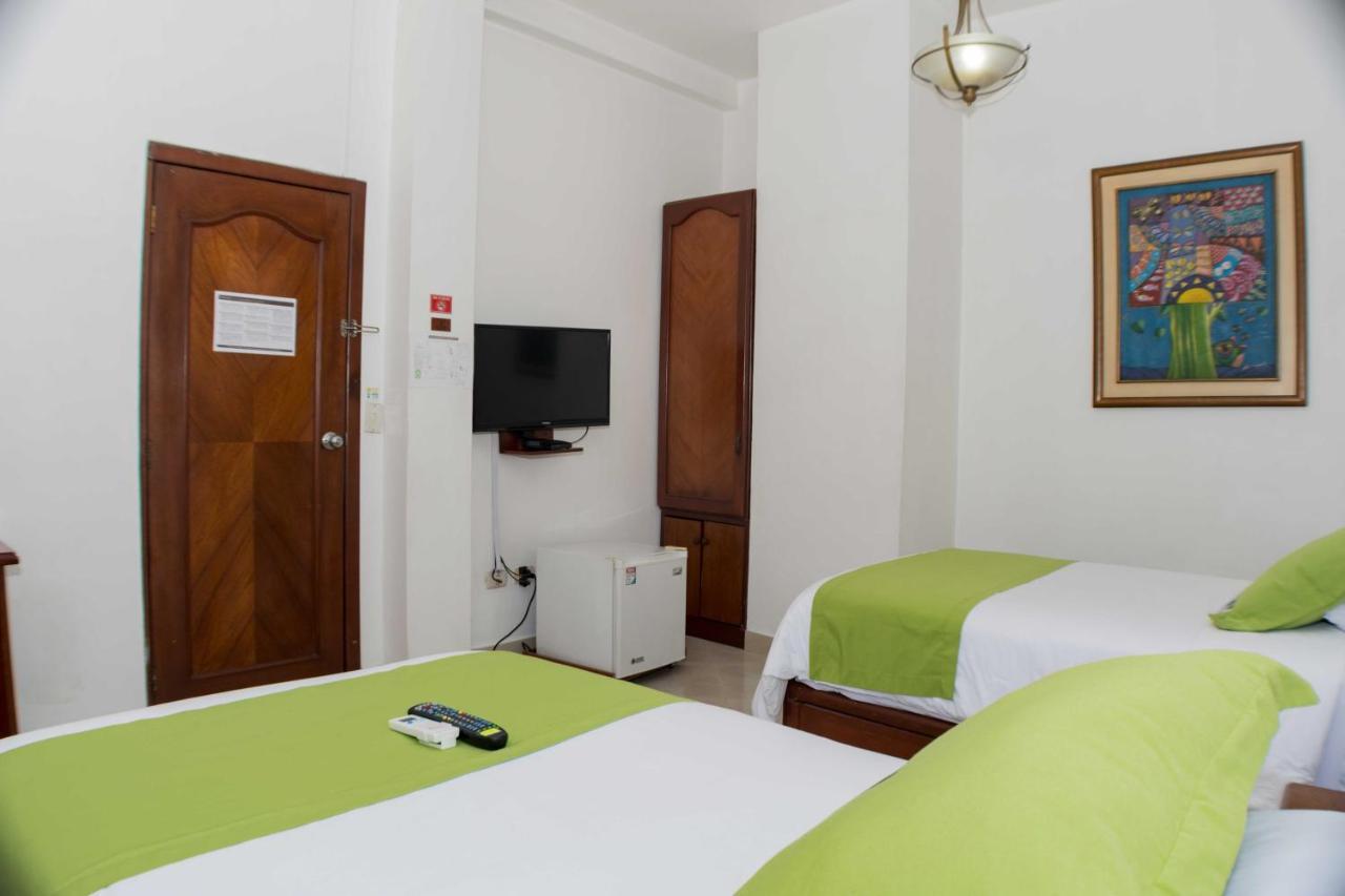 Hotel Castell - Cerca Del Aeropuerto جواياكيل المظهر الخارجي الصورة